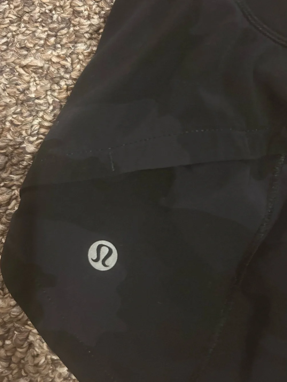 LULULEMON 2 Women’s Camo Performance Running Shorts With Zipper Pocket symbol